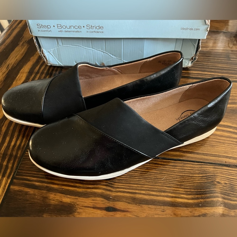 NEW Lifestride Womens Lucy Faux Leather Slip on Black Loafers 11M